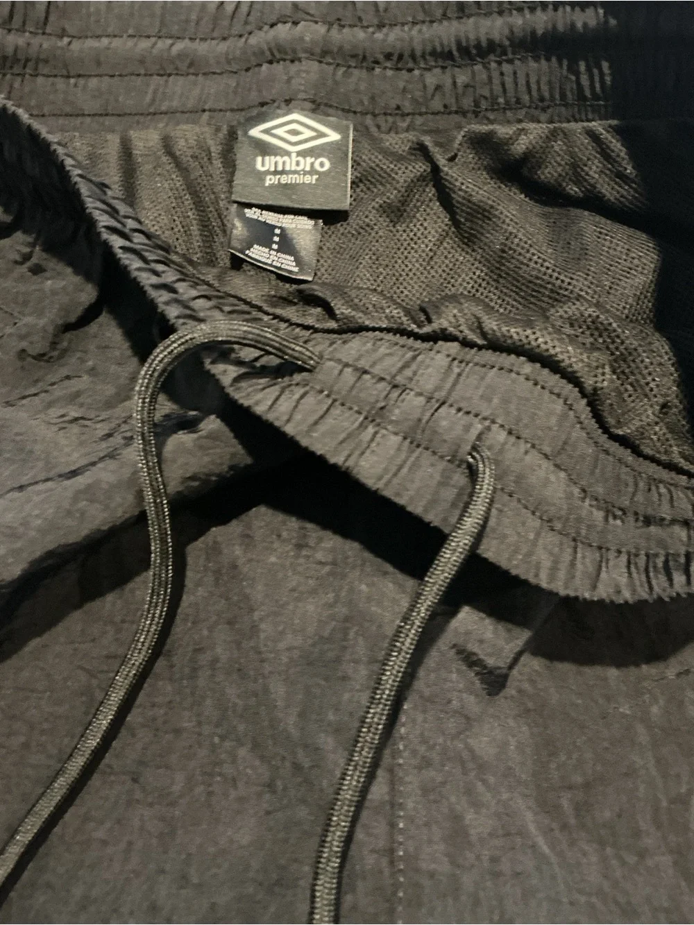 Umbro Men’s Sweeper Crinkle Nylon Track Pants Black Double Diamond Side Size M